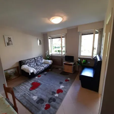 Lovely 1bedroom Central Valley Location Apartment *